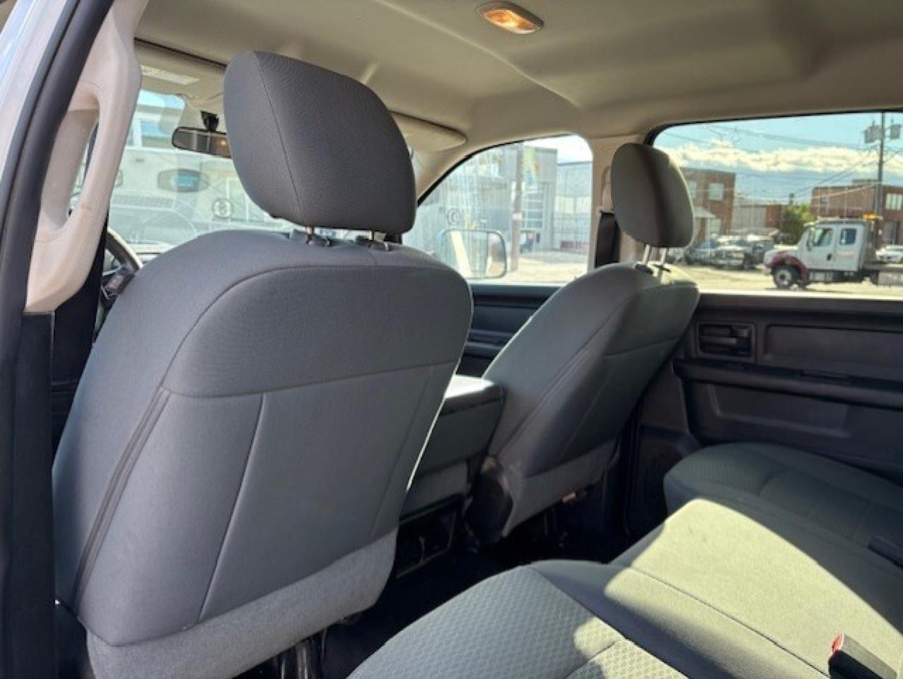 2016 RAM 3500 4WD 6.7L CUMMINS DIESEL-CREW CAB-LONG BOX-ONLY 73K Photo