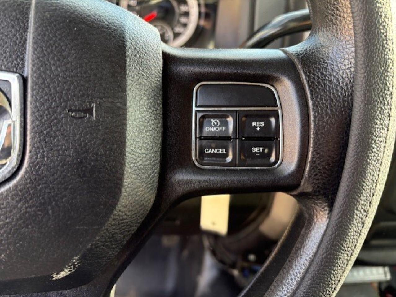 2016 RAM 3500 4WD 6.7L CUMMINS DIESEL-CREW CAB-LONG BOX-ONLY 73K Photo