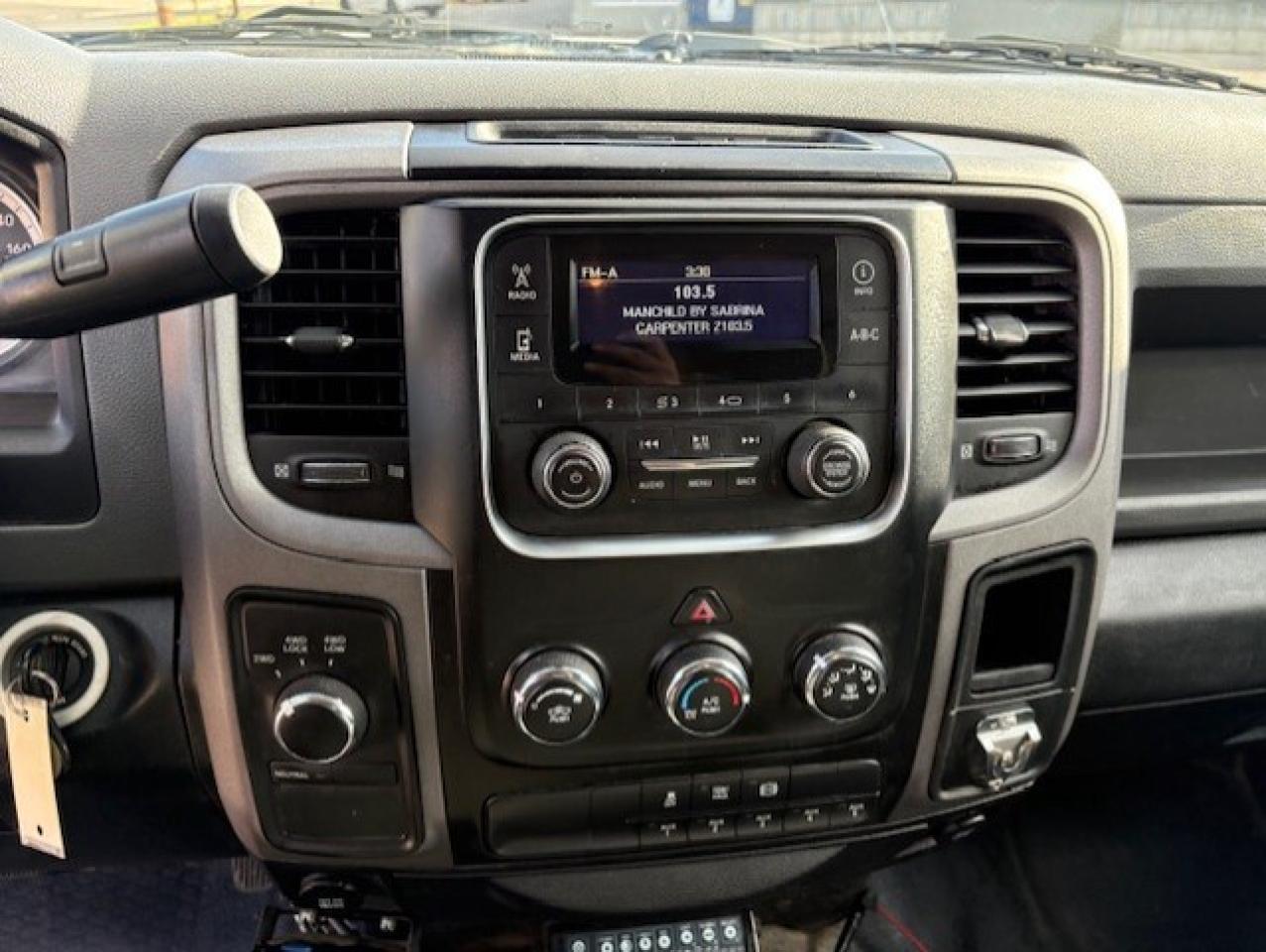 2016 RAM 3500 4WD 6.7L CUMMINS DIESEL-CREW CAB-LONG BOX-ONLY 73K Photo