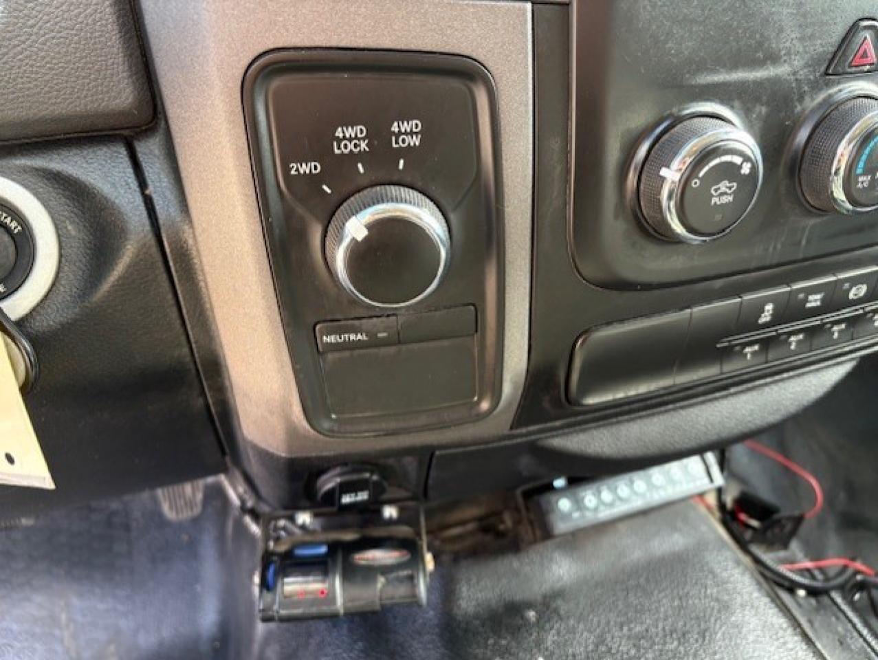 2016 RAM 3500 4WD 6.7L CUMMINS DIESEL-CREW CAB-LONG BOX-ONLY 73K Photo