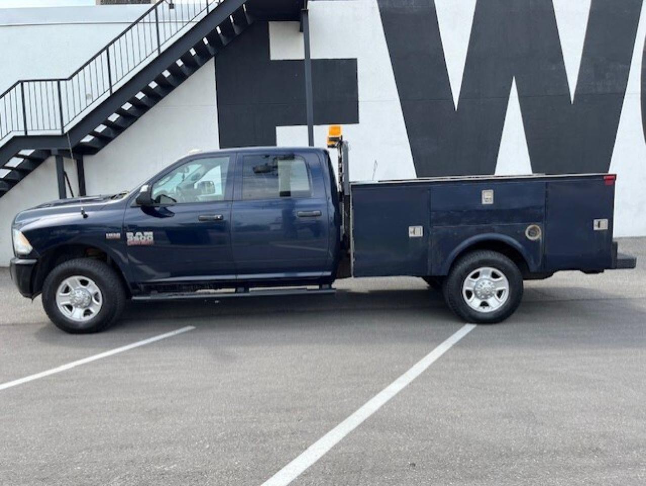 2014 RAM 3500 4WD 5.7L V8 HEMI CREW CAB **SERVICE UTILTY BOX** Photo