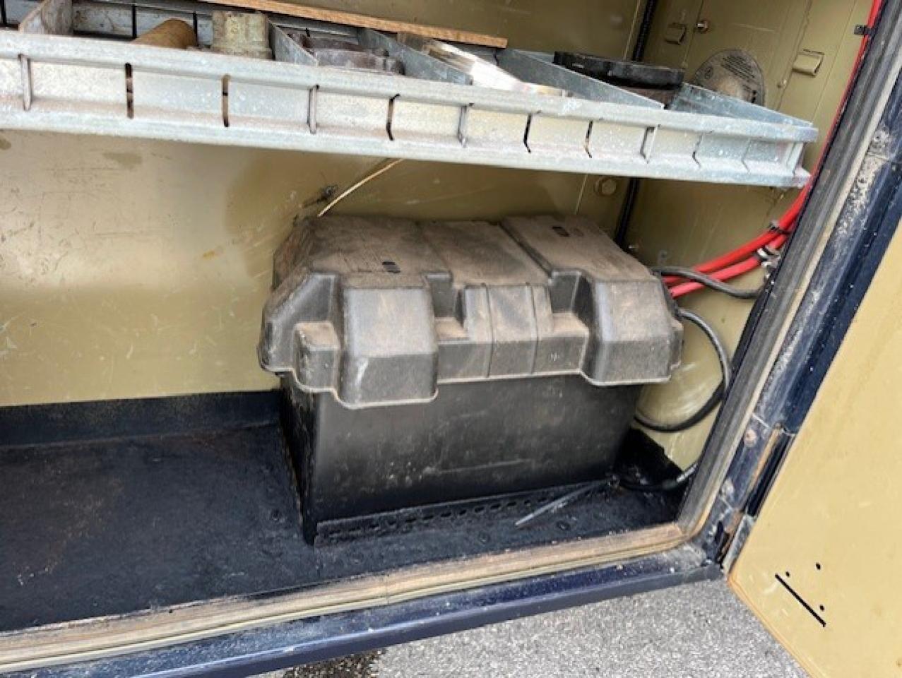 2014 RAM 3500 4WD 5.7L V8 HEMI CREW CAB **SERVICE UTILTY BOX** Photo