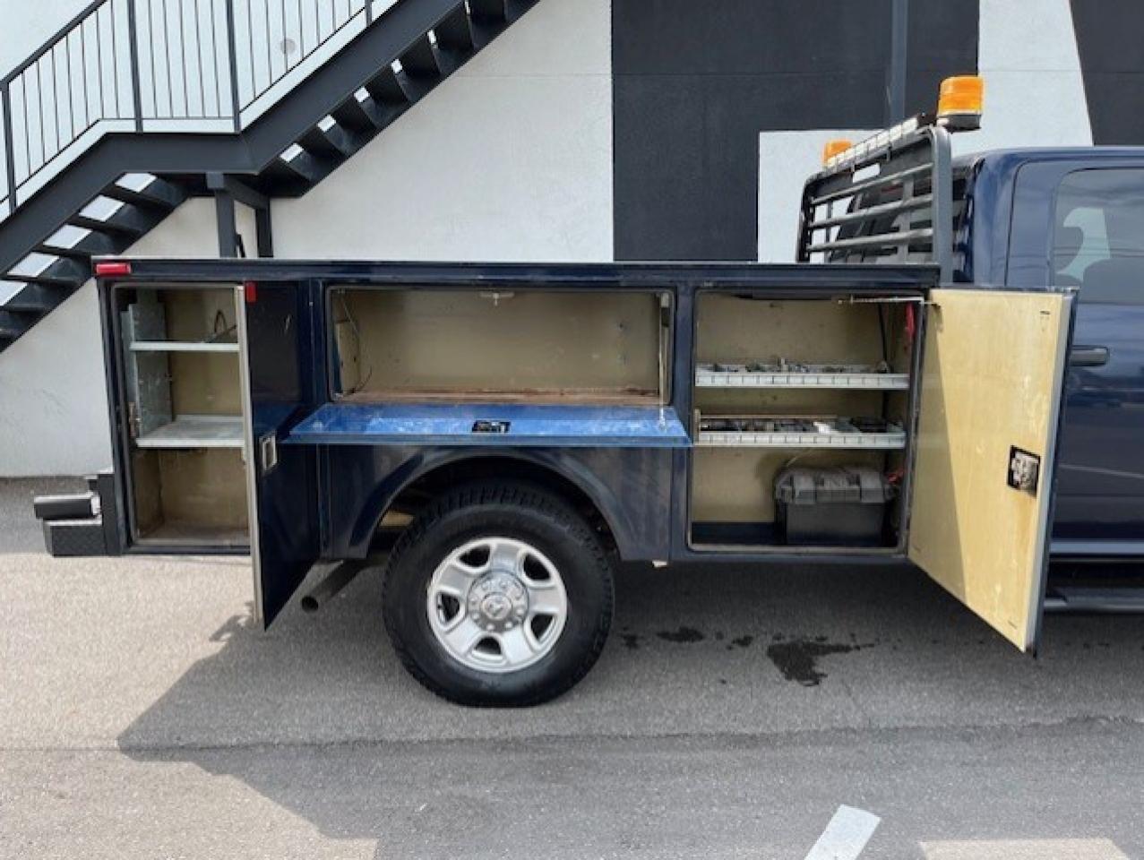 2014 RAM 3500 4WD 5.7L V8 HEMI CREW CAB **SERVICE UTILTY BOX** Photo