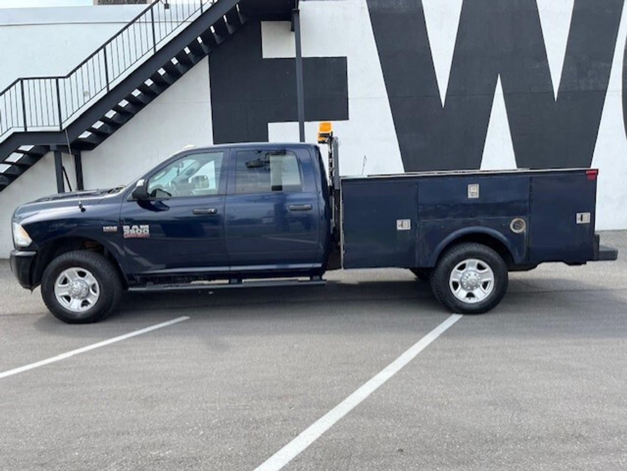 2014 RAM 3500 4WD 5.7L V8 HEMI CREW CAB **SERVICE UTILTY BOX** Photo