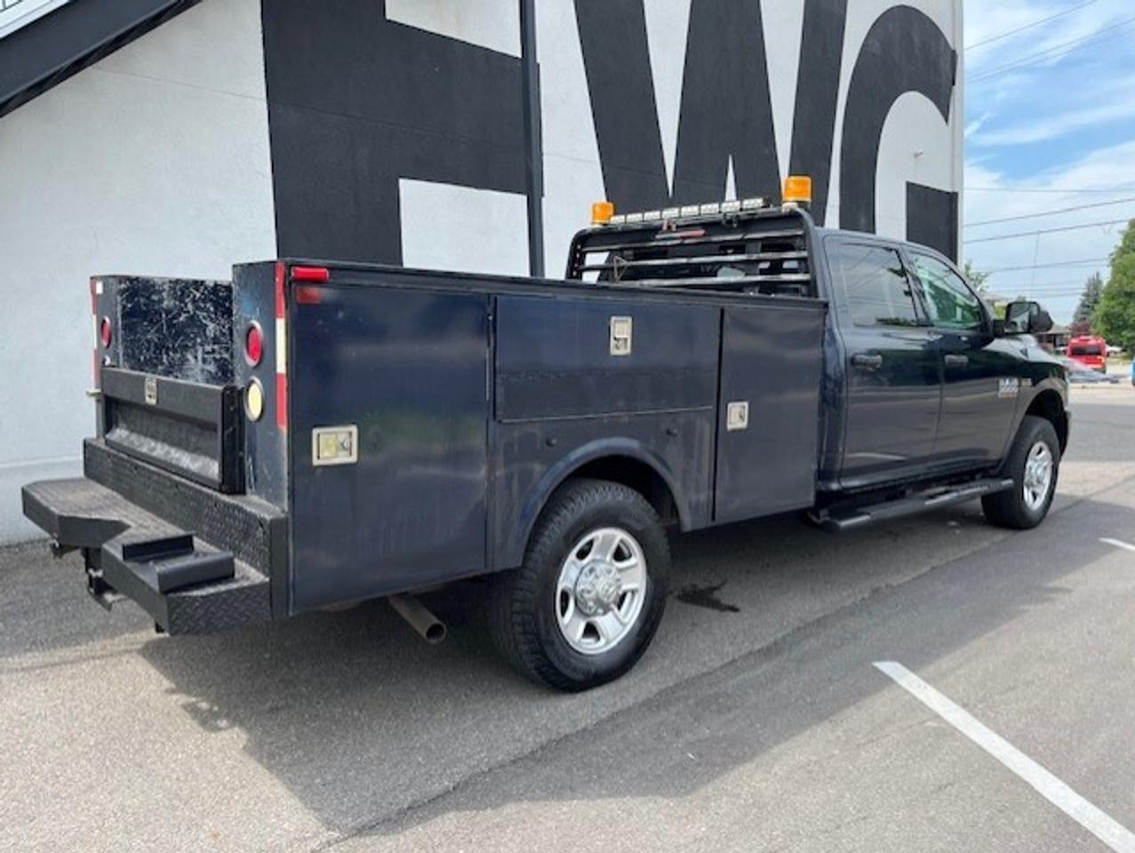 2014 RAM 3500 4WD 5.7L V8 HEMI CREW CAB **SERVICE UTILTY BOX** Photo