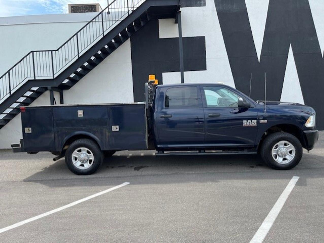 2014 RAM 3500 4WD 5.7L V8 HEMI CREW CAB **SERVICE UTILTY BOX** Photo