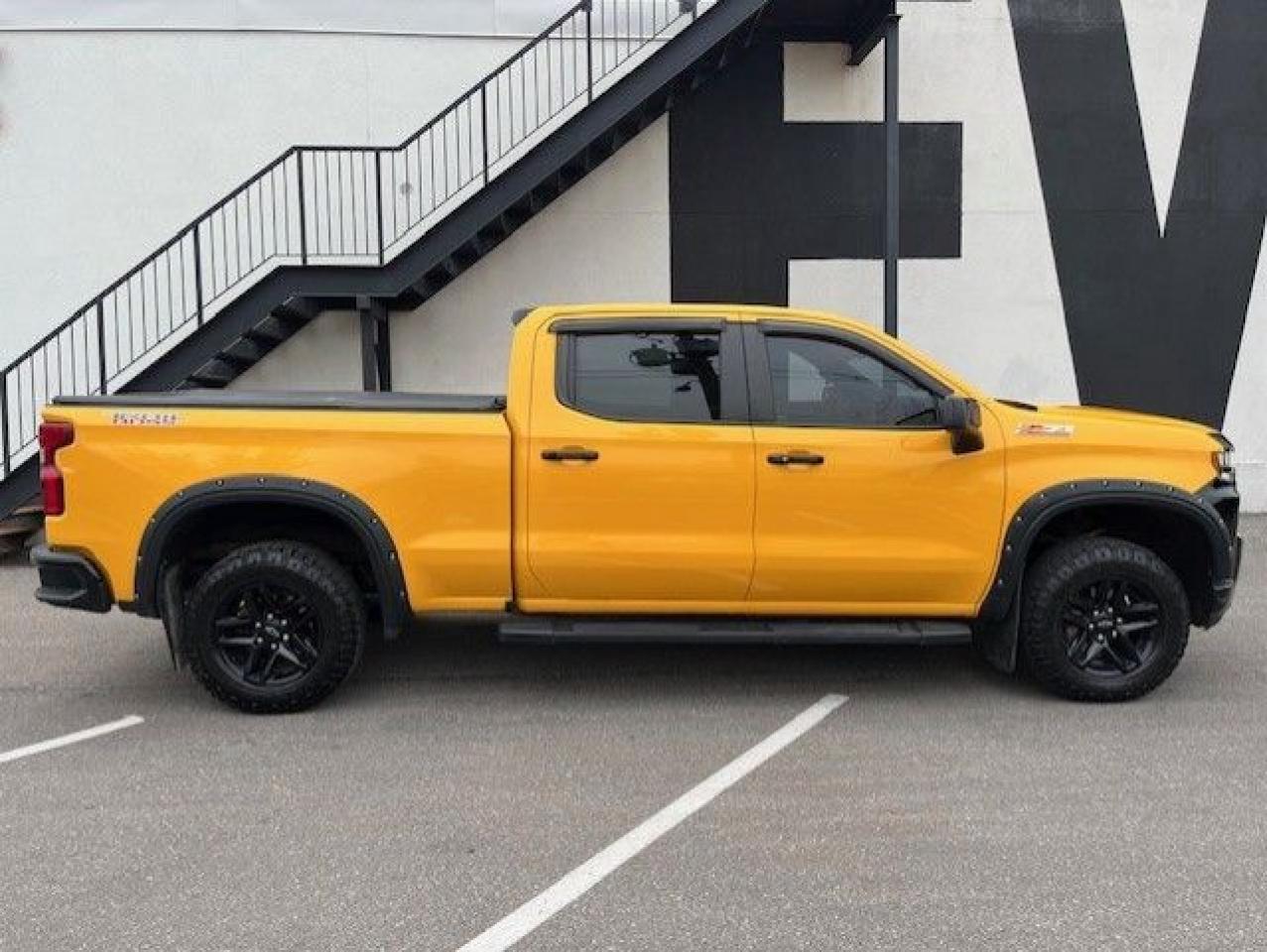 2022 Chevrolet Silverado 1500 LTD LT TRAIL BOSS Z71 4X4 CUSTOM-CREW CAB-NEW TIRES!! Photo