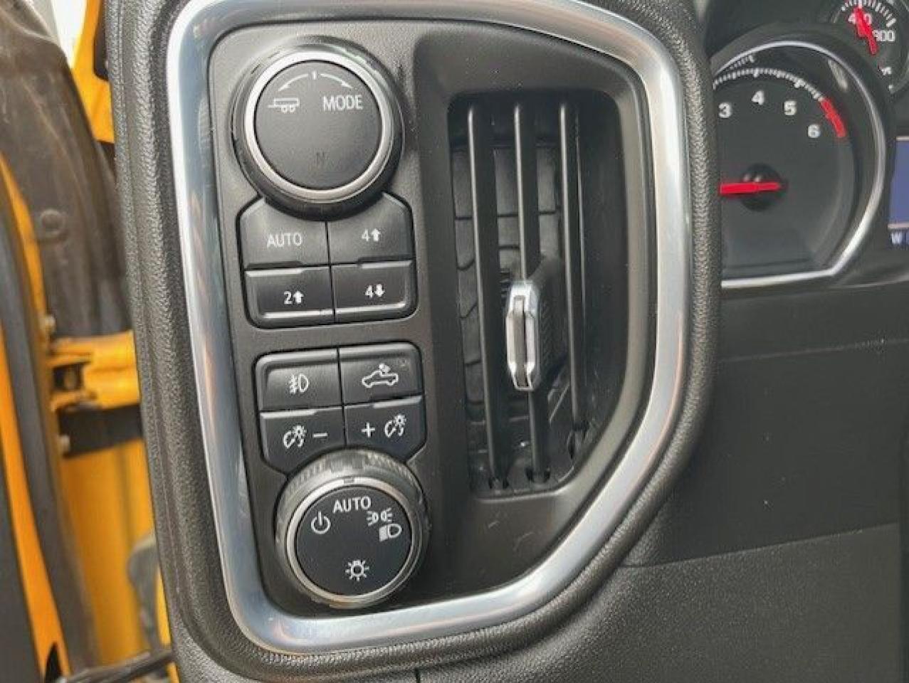 2022 Chevrolet Silverado 1500 LTD LT TRAIL BOSS Z71 4X4 CUSTOM-CREW CAB-NEW TIRES!! Photo