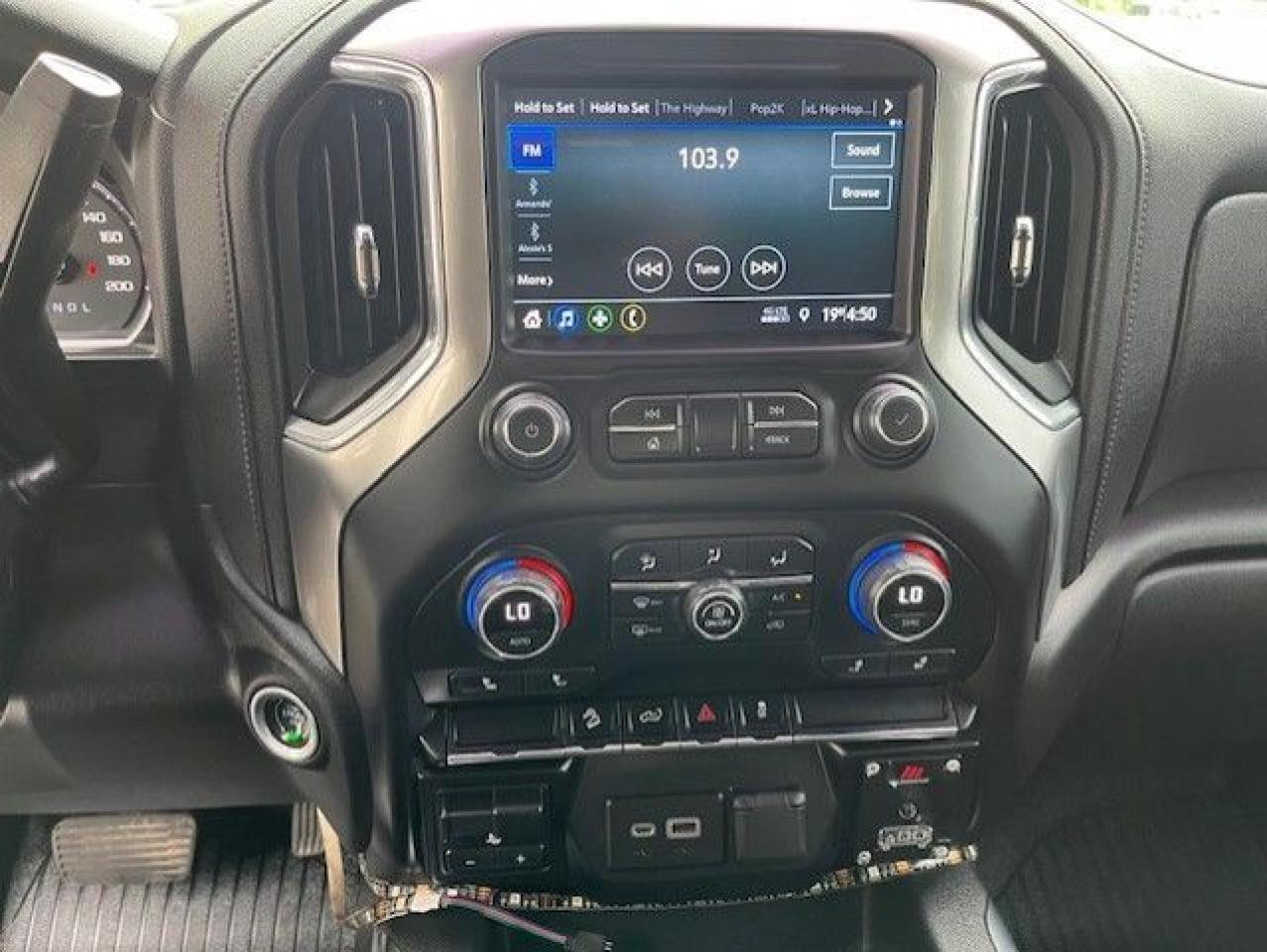 2022 Chevrolet Silverado 1500 LTD LT TRAIL BOSS Z71 4X4 CUSTOM-CREW CAB-NEW TIRES!! Photo