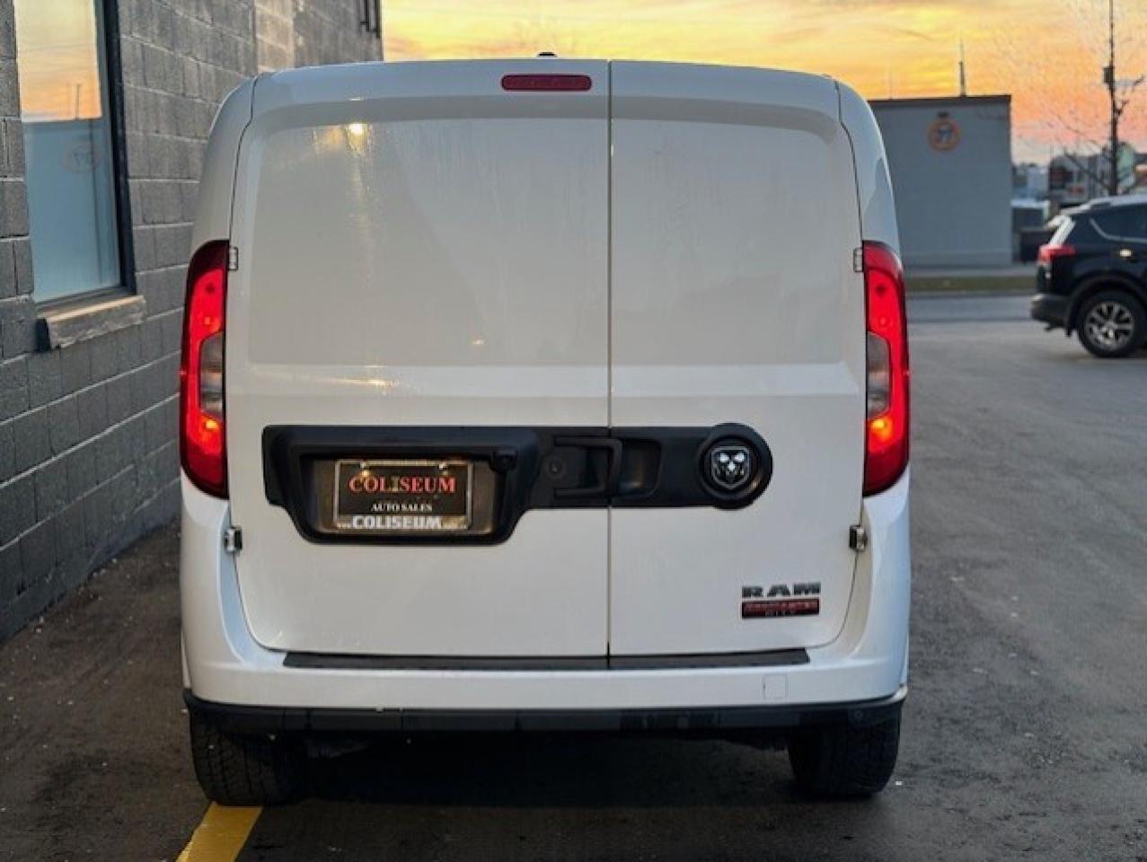 2015 RAM Promaster City Wagon SLT DUAL DOORS-DIVIDER-NO WINDOWS-CAMERA! Photo3