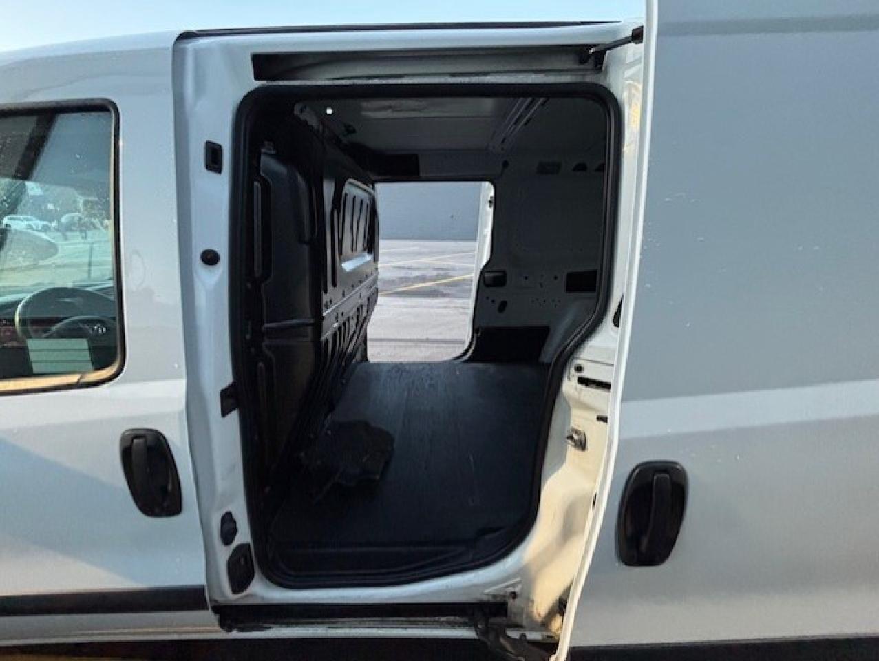 2015 RAM Promaster City Wagon SLT DUAL DOORS-DIVIDER-NO WINDOWS-CAMERA! Photo