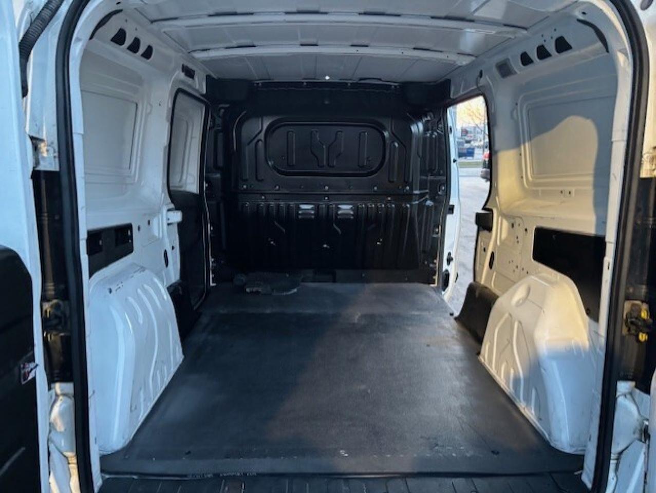 2015 RAM Promaster City Wagon SLT DUAL DOORS-DIVIDER-NO WINDOWS-CAMERA! Photo