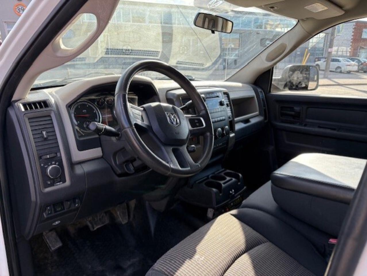 2011 RAM 2500 6.7L CUMMINS DIESEL-CREW CAB-LONG BOX-ONLY 91KM!! Photo