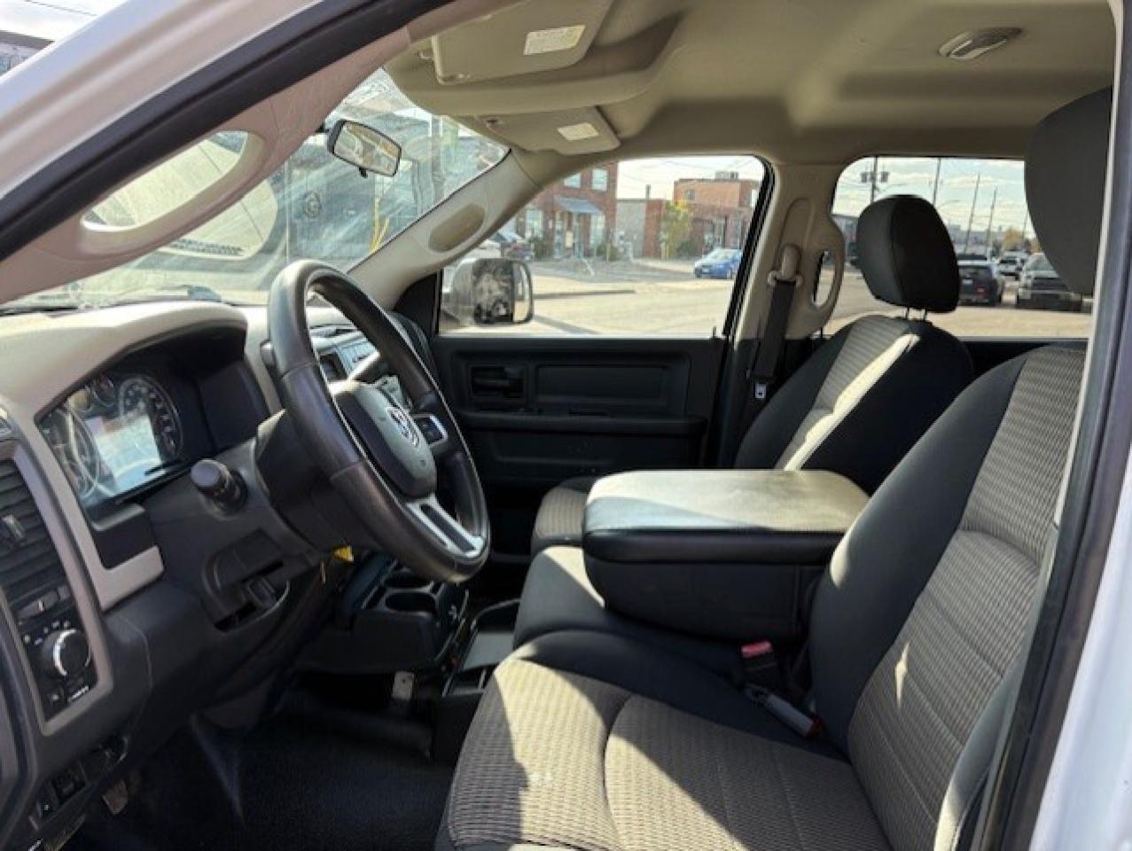 2011 RAM 2500 6.7L CUMMINS DIESEL-CREW CAB-LONG BOX-ONLY 91KM!! Photo