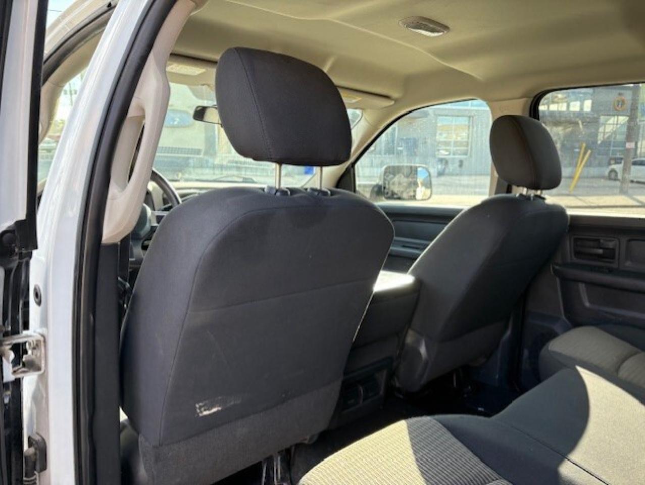 2011 RAM 2500 6.7L CUMMINS DIESEL-CREW CAB-LONG BOX-ONLY 91KM!! Photo