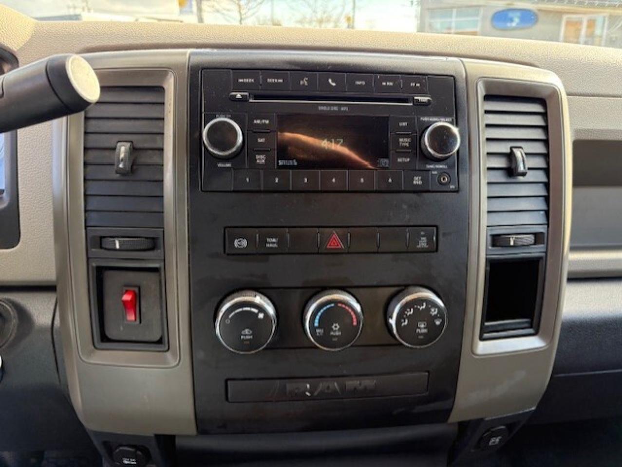 2011 RAM 2500 6.7L CUMMINS DIESEL-CREW CAB-LONG BOX-ONLY 91KM!! Photo