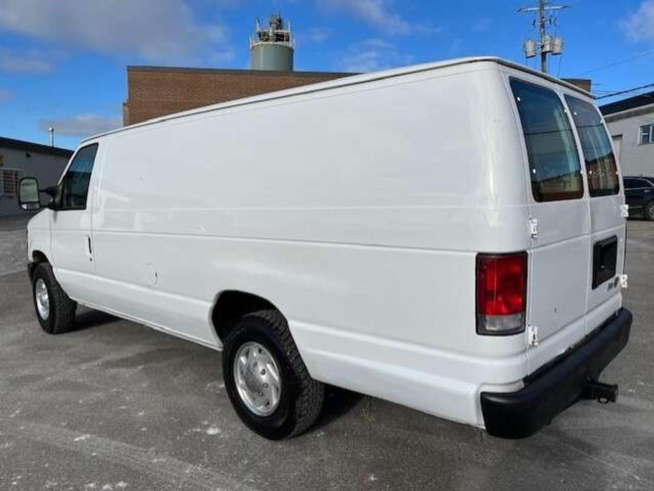 2012 Ford Econoline E-250 EXTENDEDDD 4.6L V8 CERTIFIED-5 TO CHOOSE!! Photo