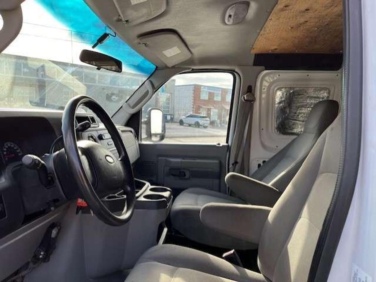 2012 Ford Econoline E-250 EXTENDEDDD 4.6L V8 CERTIFIED-5 TO CHOOSE!! Photo