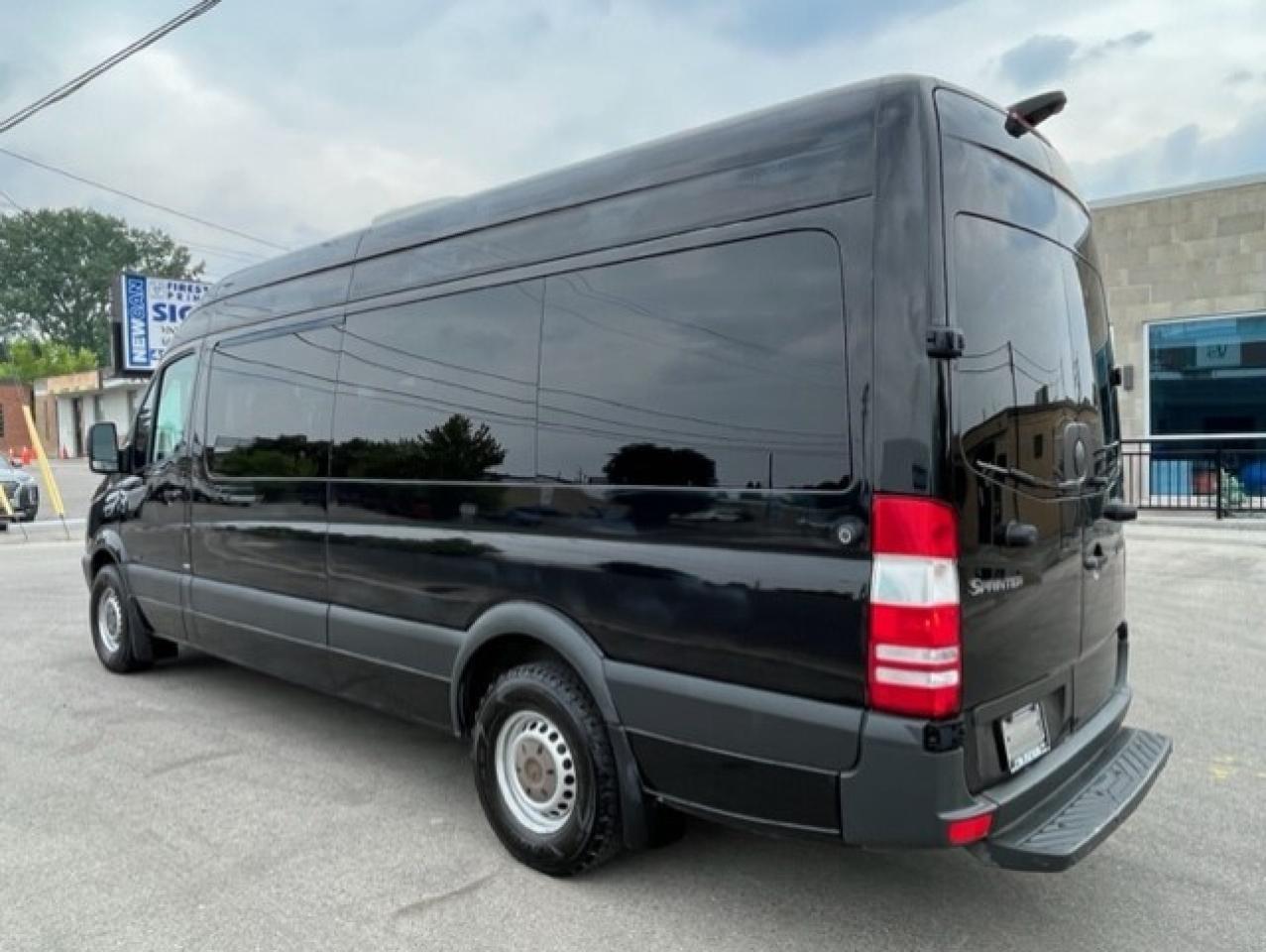 2011 Mercedes-Benz Sprinter Passenger Van 2500 170WB 12 PASSENGER-RAISED ROOF-CAMERA-1 OWNER Photo3