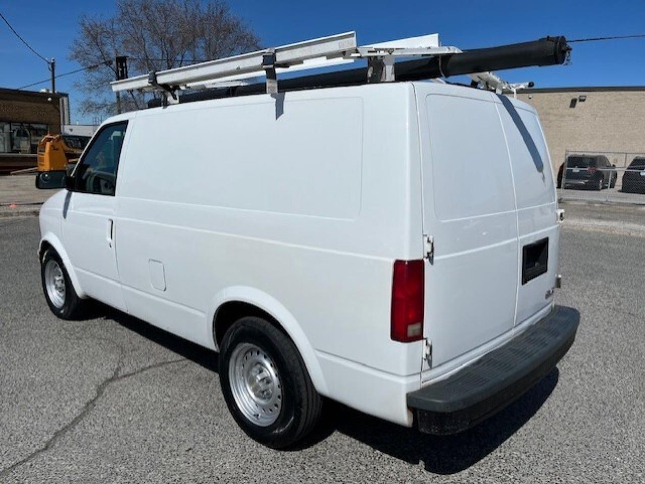 2005 GMC Safari CARGO VAN-LADDER RACKS-DIVIDER-SHELVES-NO WINDOWS Photo2