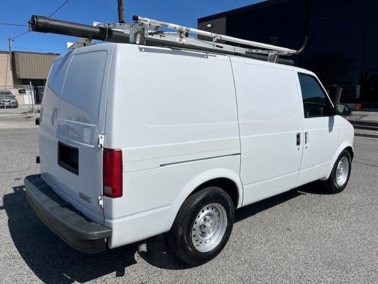 2005 GMC Safari CARGO VAN-LADDER RACKS-DIVIDER-SHELVES-NO WINDOWS Photo4