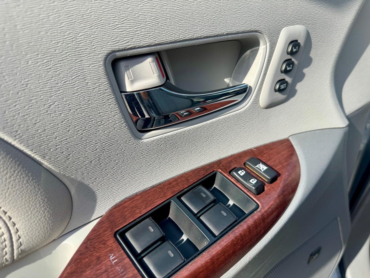 2014 Toyota Sienna XLE LIMITED 7-Pass FWD Certified NoAccidents FullS Photo