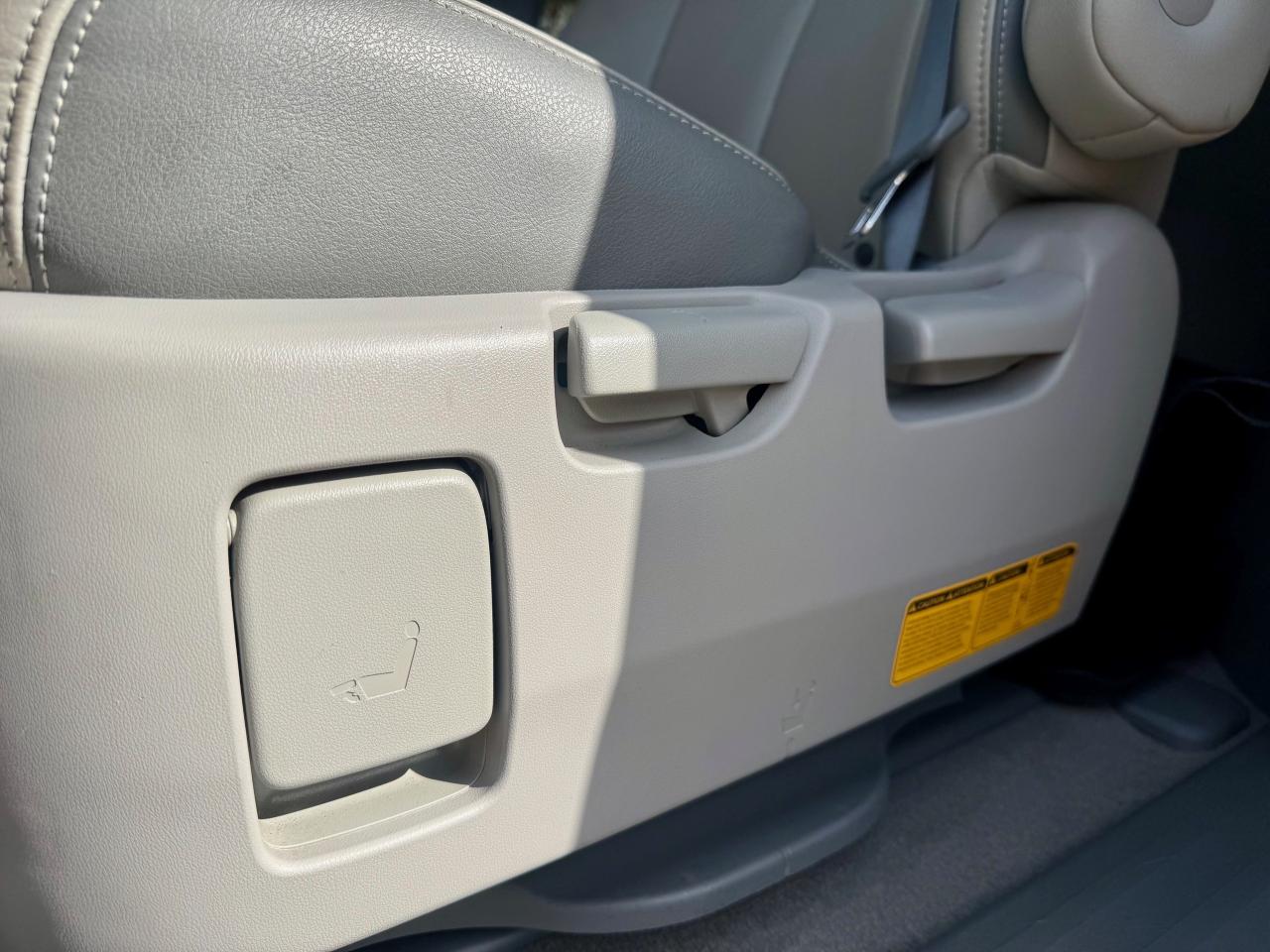 2014 Toyota Sienna XLE LIMITED 7-Pass FWD Certified NoAccidents FullS Photo