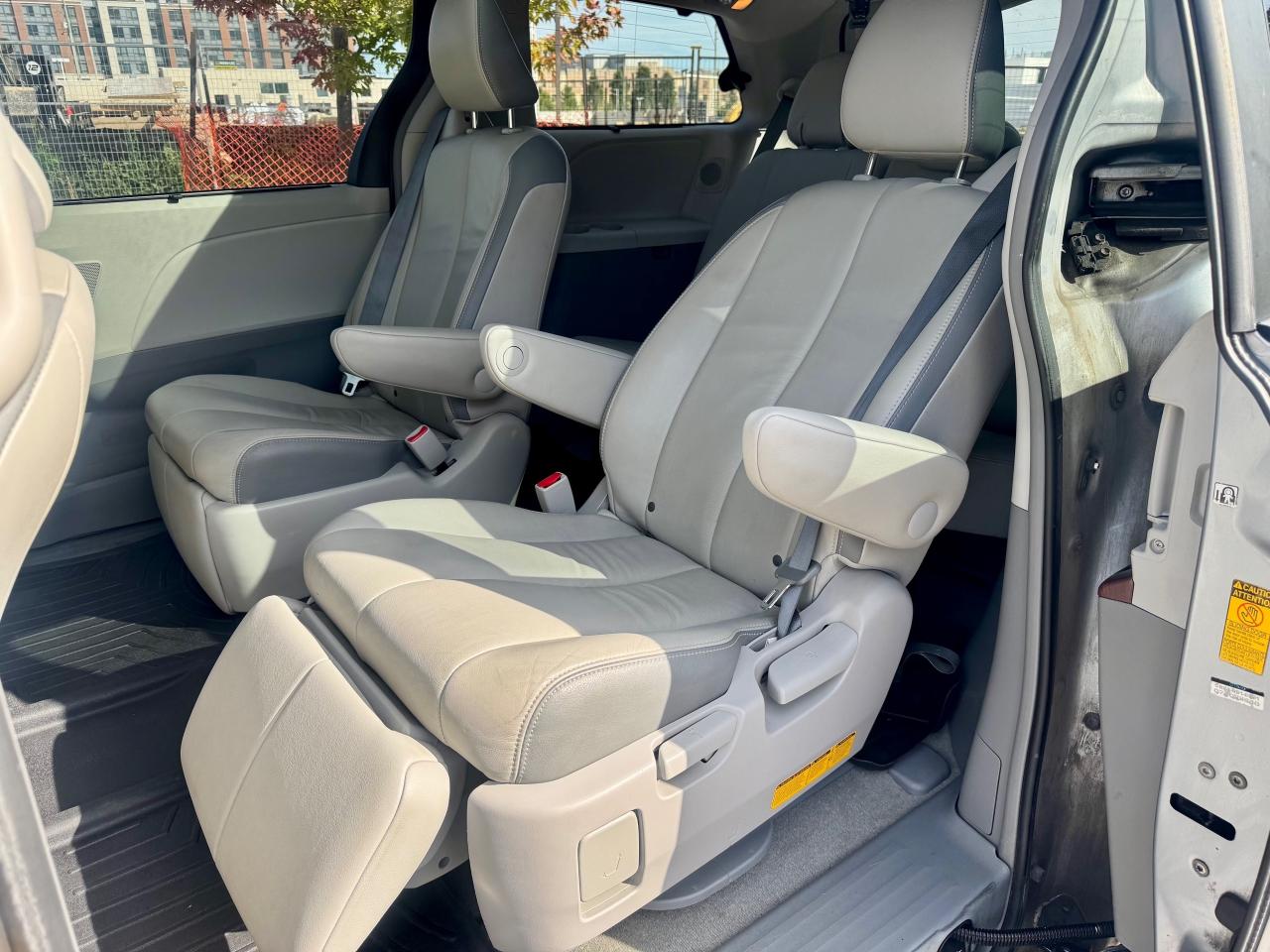 2014 Toyota Sienna XLE LIMITED 7-Pass FWD Certified NoAccidents FullS Photo