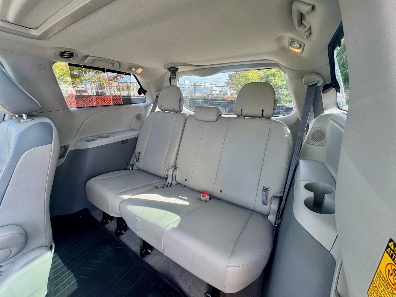 2014 Toyota Sienna XLE LIMITED 7-Pass FWD Certified NoAccidents FullS Photo