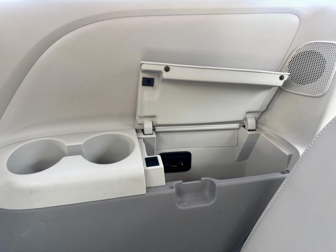 2014 Toyota Sienna XLE LIMITED 7-Pass FWD Certified NoAccidents FullS Photo