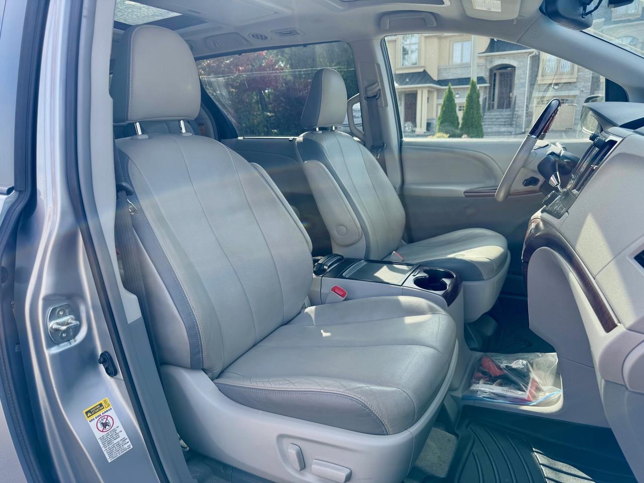 2014 Toyota Sienna XLE LIMITED 7-Pass FWD Certified NoAccidents FullS Photo