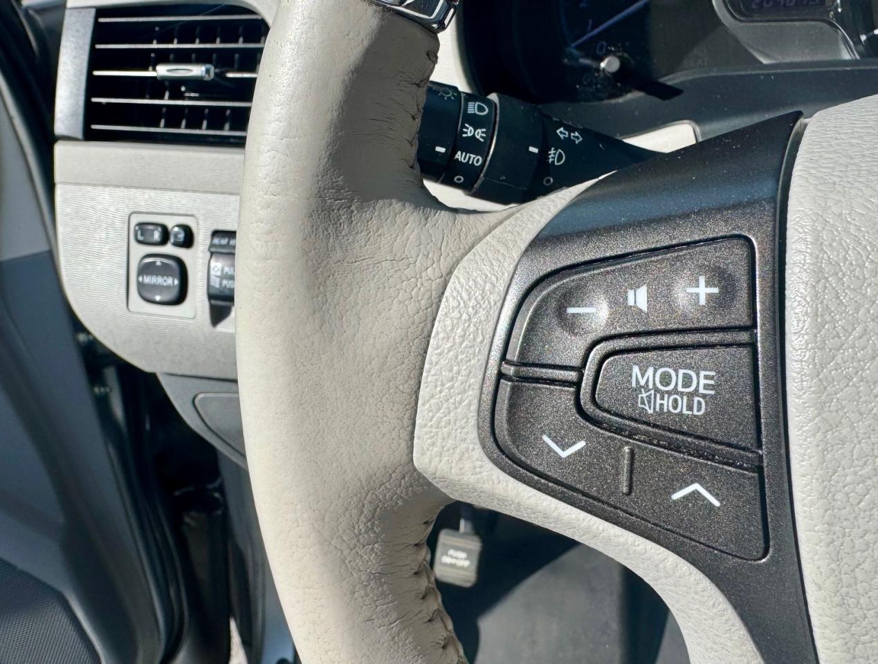 2014 Toyota Sienna XLE LIMITED 7-Pass FWD Certified NoAccidents FullS Photo