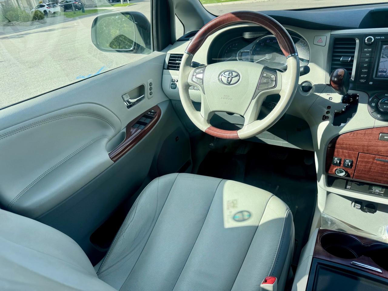 2014 Toyota Sienna XLE LIMITED 7-Pass FWD Certified NoAccidents FullS Photo