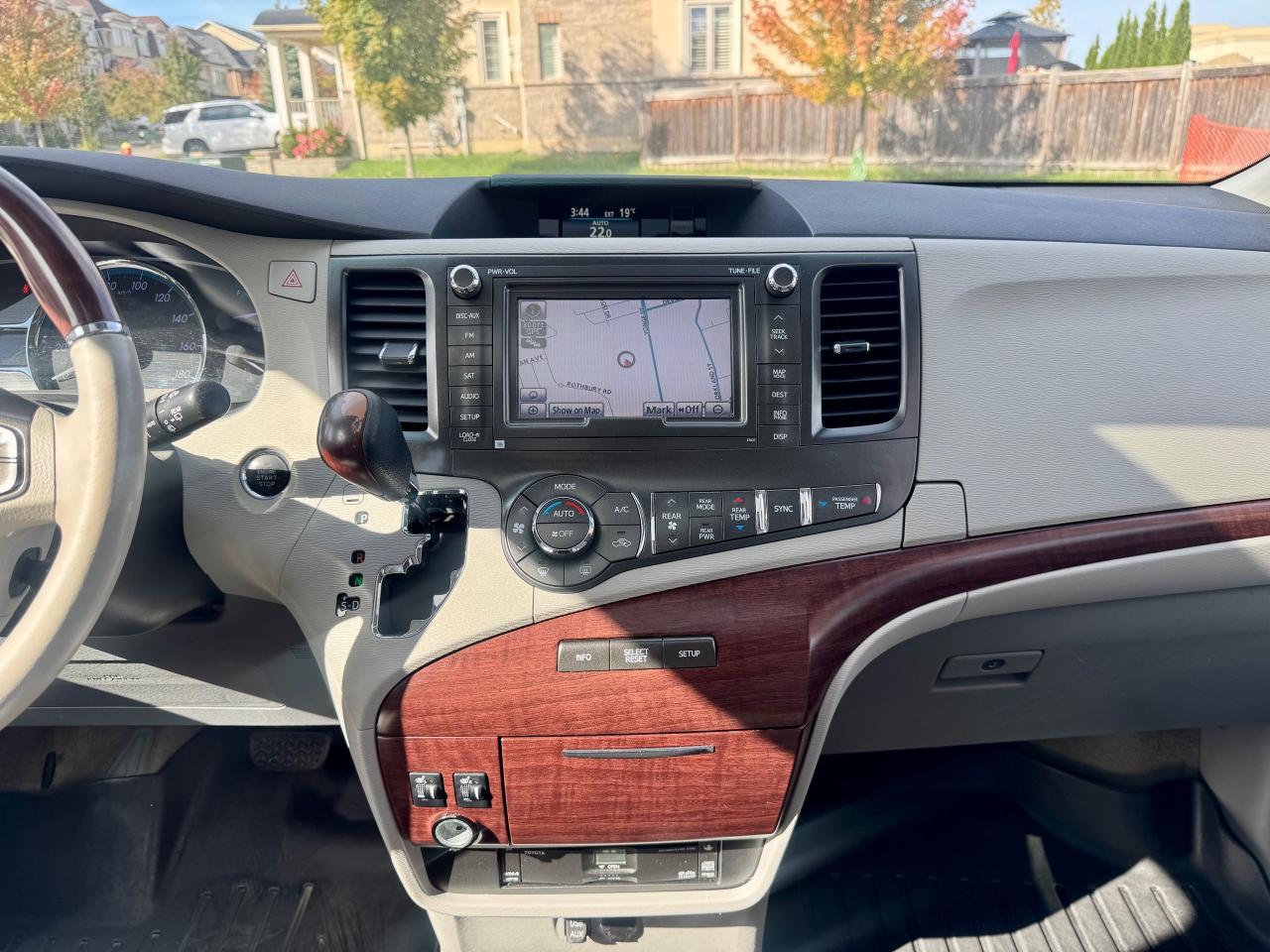 2014 Toyota Sienna XLE LIMITED 7-Pass FWD Certified NoAccidents FullS Photo