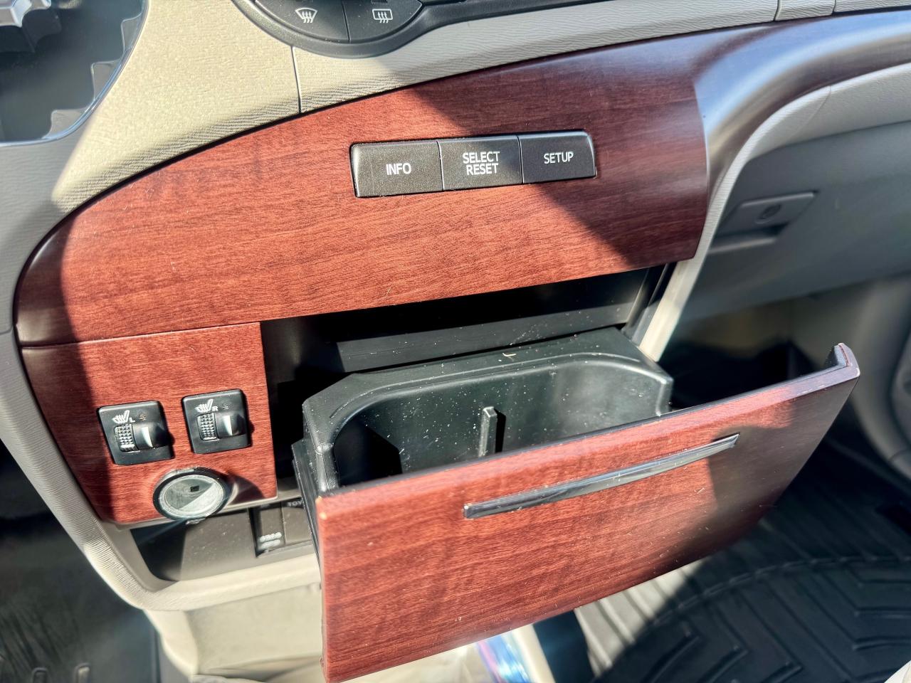 2014 Toyota Sienna XLE LIMITED 7-Pass FWD Certified NoAccidents FullS Photo