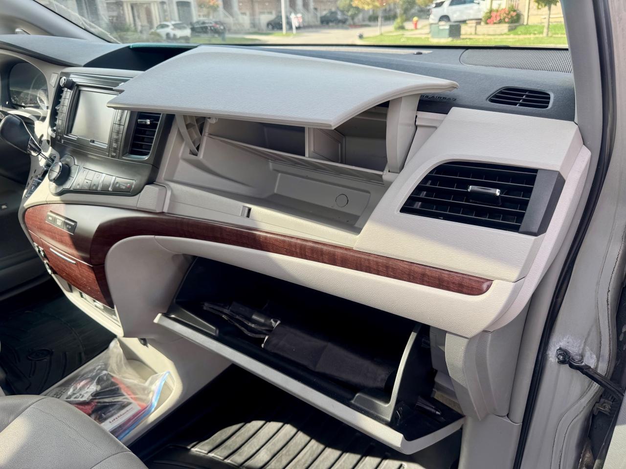 2014 Toyota Sienna XLE LIMITED 7-Pass FWD Certified NoAccidents FullS Photo