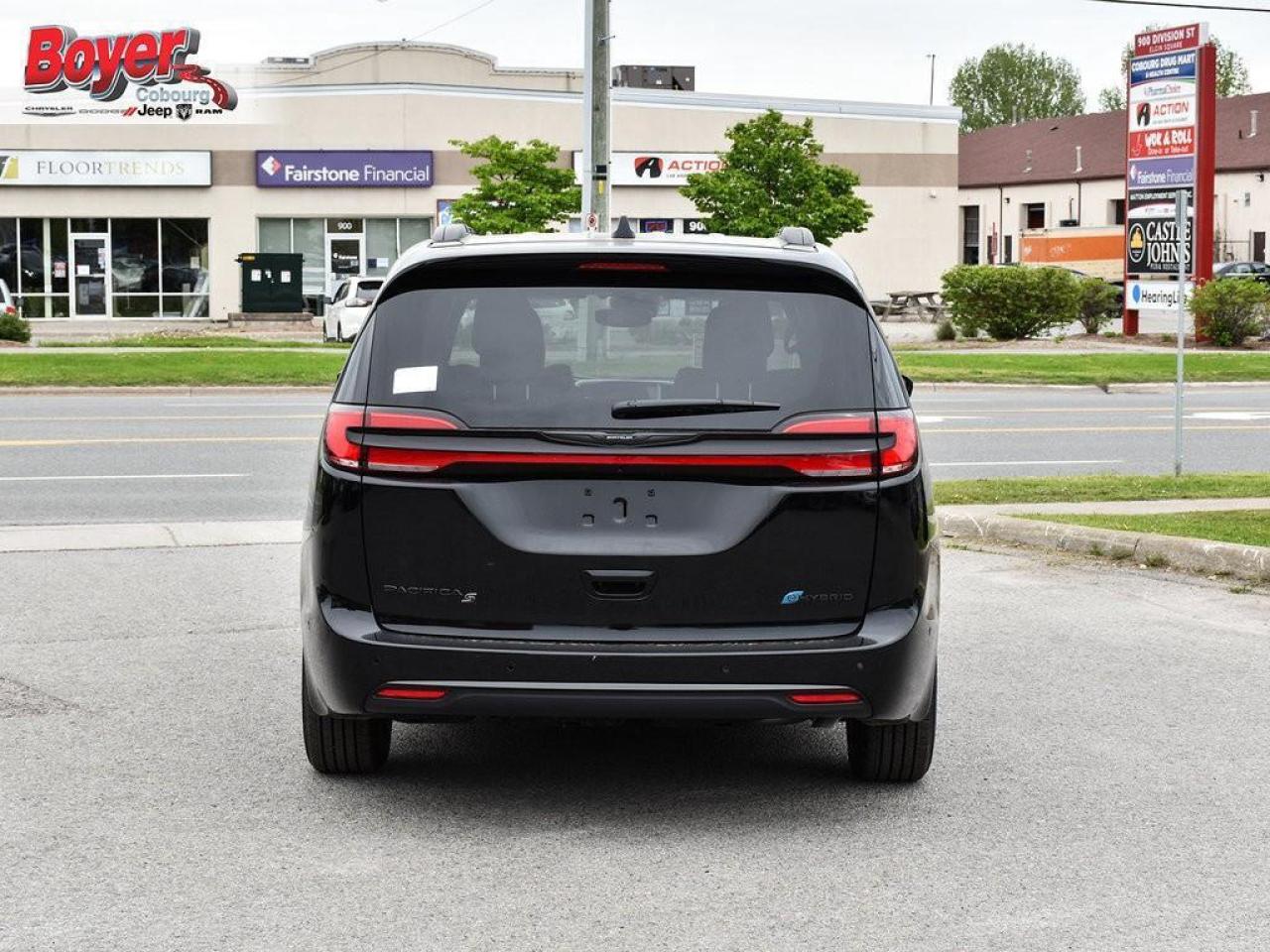 2024 Chrysler Pacifica Hybrid Select Photo