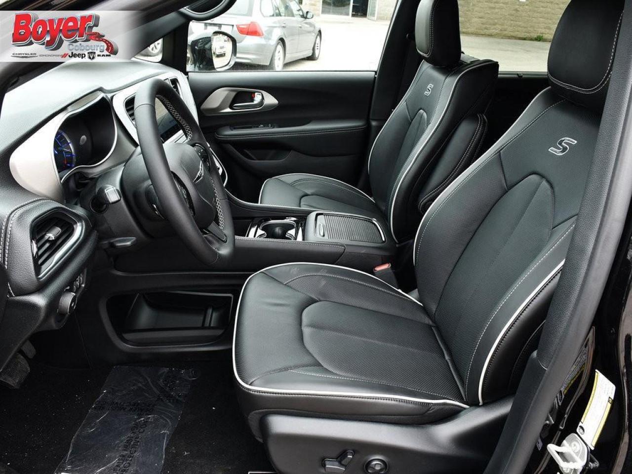 2024 Chrysler Pacifica Hybrid Select Photo