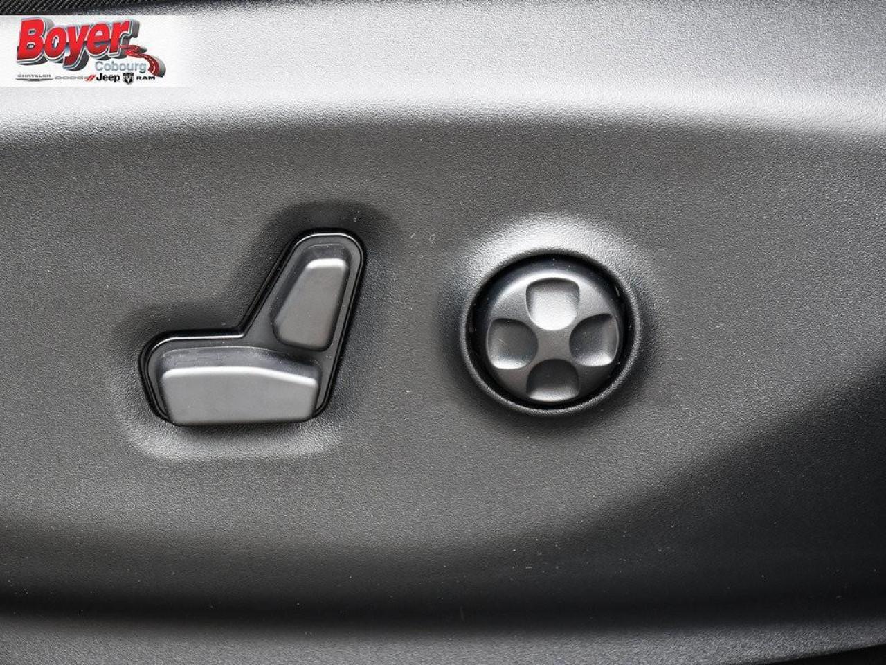 2024 Chrysler Pacifica Hybrid Select WAS MSRP $75293 Photo