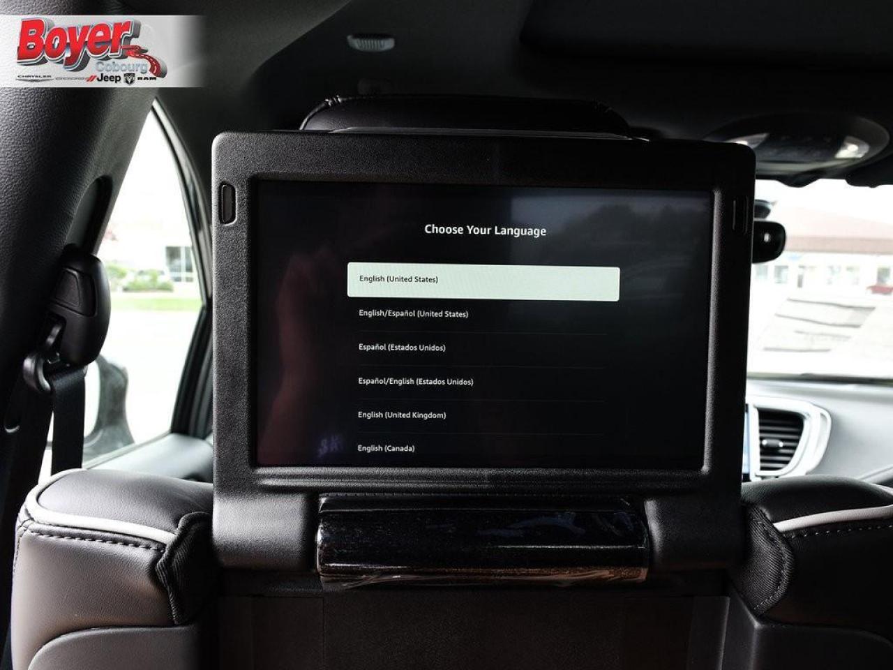 2024 Chrysler Pacifica Hybrid Select Photo