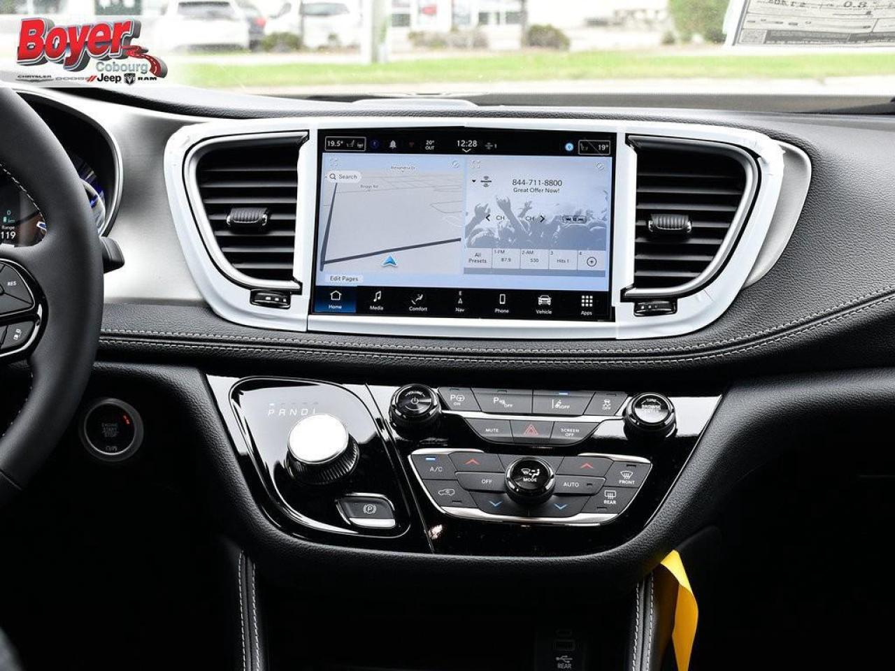 2024 Chrysler Pacifica Hybrid Select Photo