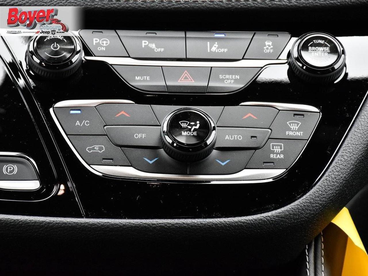 2024 Chrysler Pacifica Hybrid Select Photo