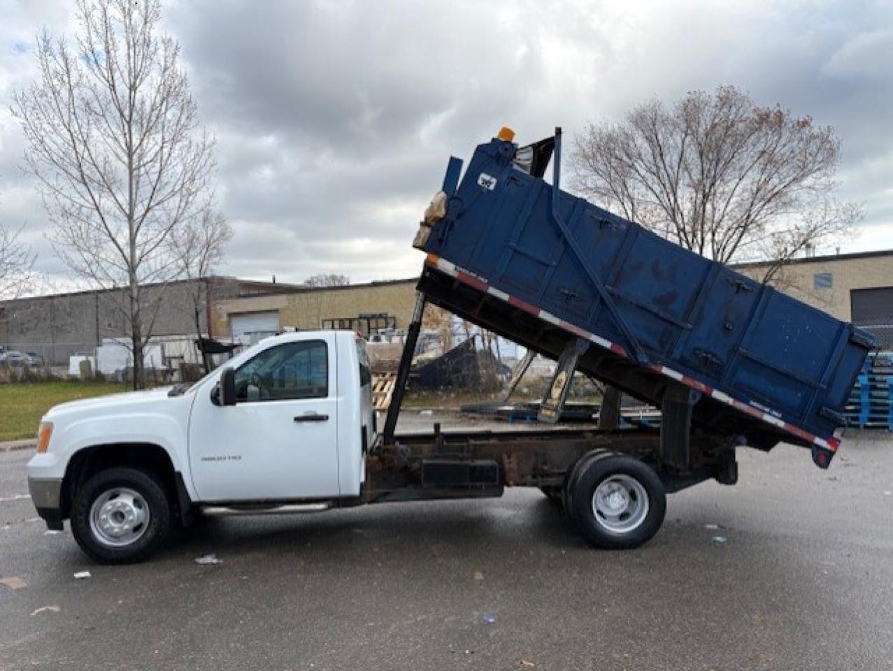 2014 GMC Sierra 3500HD REGULAR CAB **12 FOOT DEL DUMP BOX-ONLY 97,000KM** Photo