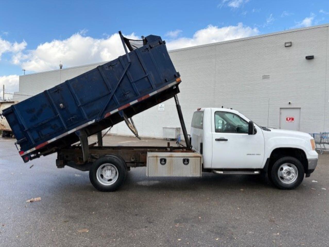 2014 GMC Sierra 3500HD REGULAR CAB **12 FOOT DEL DUMP BOX-ONLY 97,000KM** Photo