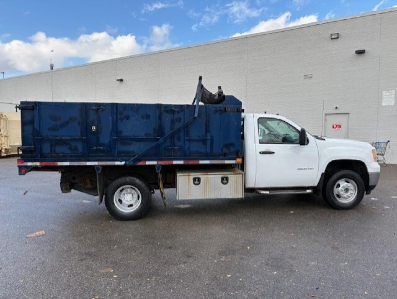2014 GMC Sierra 3500HD REGULAR CAB **12 FOOT DEL DUMP BOX-ONLY 97,000KM** Photo