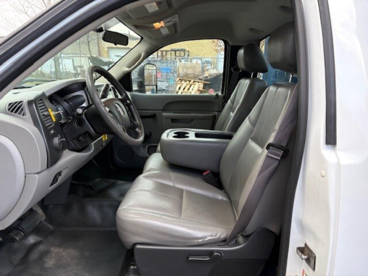 2014 GMC Sierra 3500HD REGULAR CAB **12 FOOT DEL DUMP BOX-ONLY 97,000KM** Photo