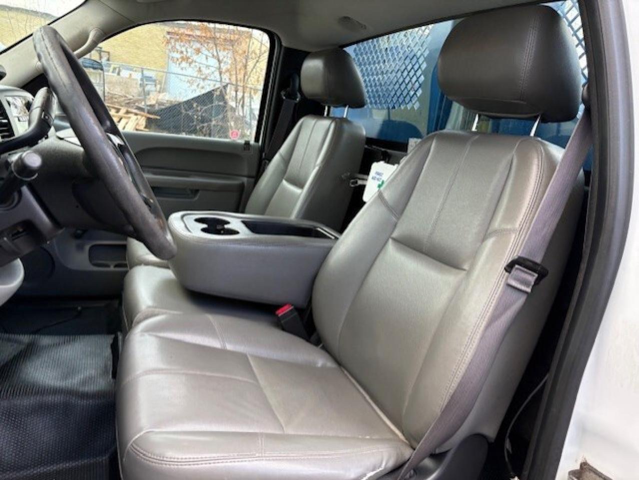 2014 GMC Sierra 3500HD REGULAR CAB **12 FOOT DEL DUMP BOX-ONLY 97,000KM** Photo