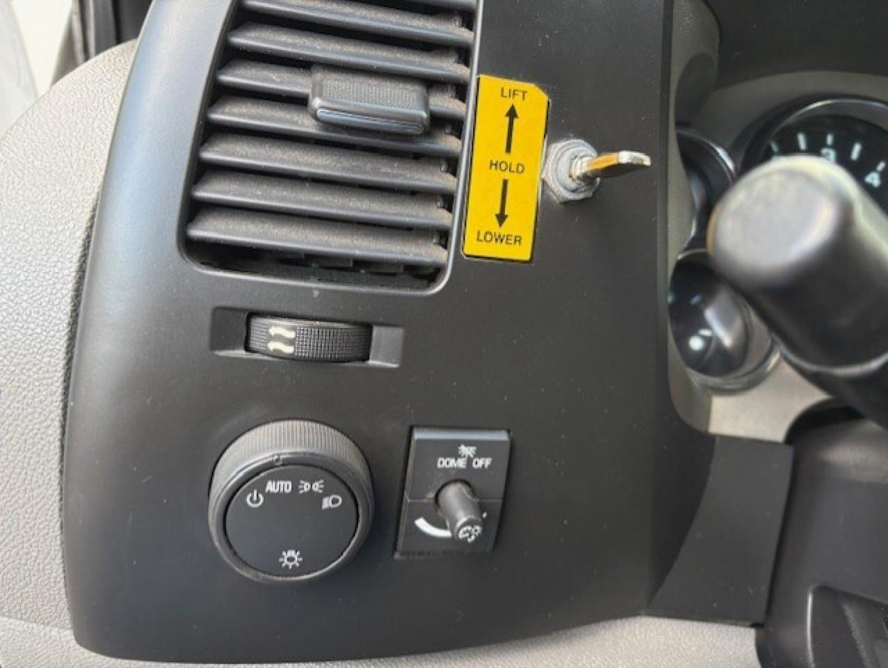 2014 GMC Sierra 3500HD REGULAR CAB **12 FOOT DEL DUMP BOX-ONLY 97,000KM** Photo