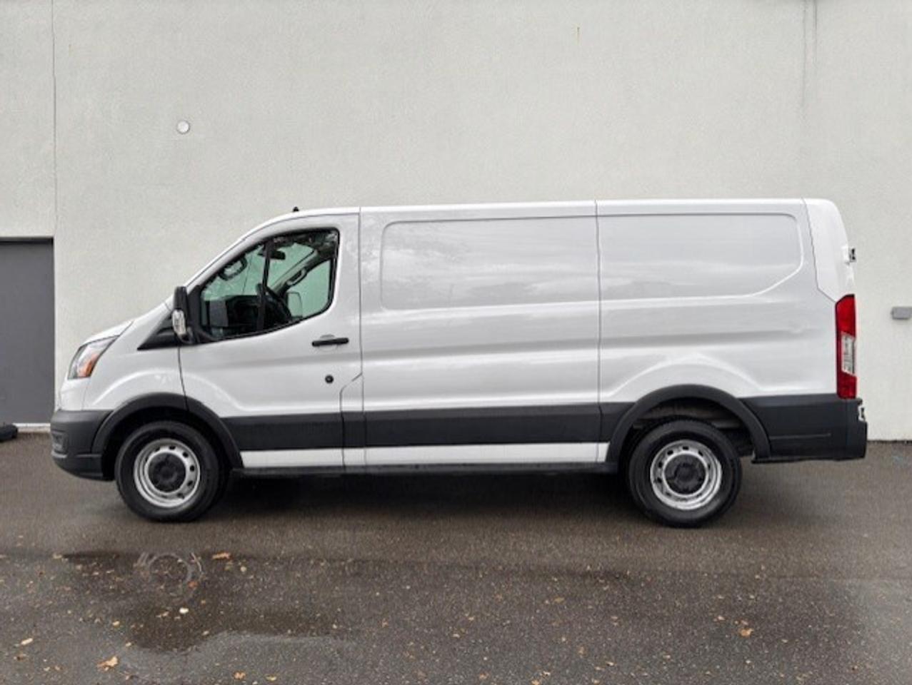 2021 Ford Transit Cargo Van T-150 LOW ROOF **CAMERA-SHELVES-DIVIDER-BLUETOOTH* Photo