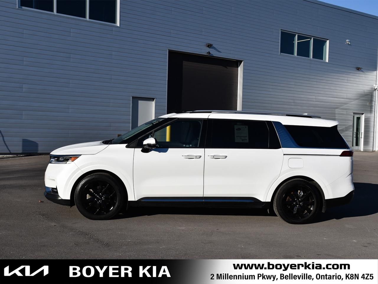 2024 Kia Carnival SX THREE ROW SEATING / SUNROOF Photo